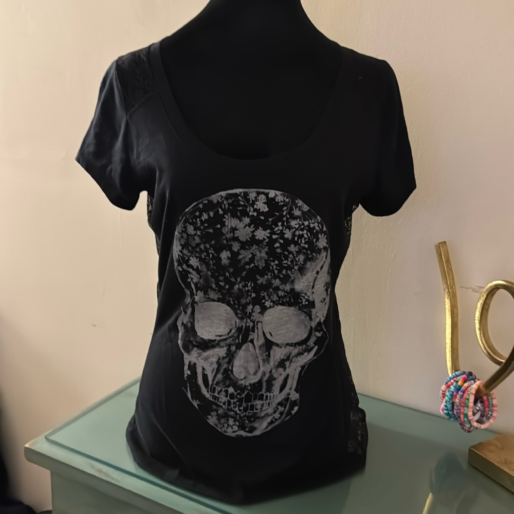Express Graphic Tee 
Black
Size Small